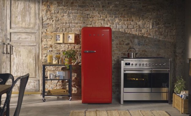 Холодильник Smeg FAB28RCR6 (video 1)