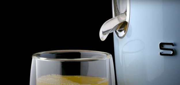 Соковыжималка Smeg CJF11WHEU (video 2)